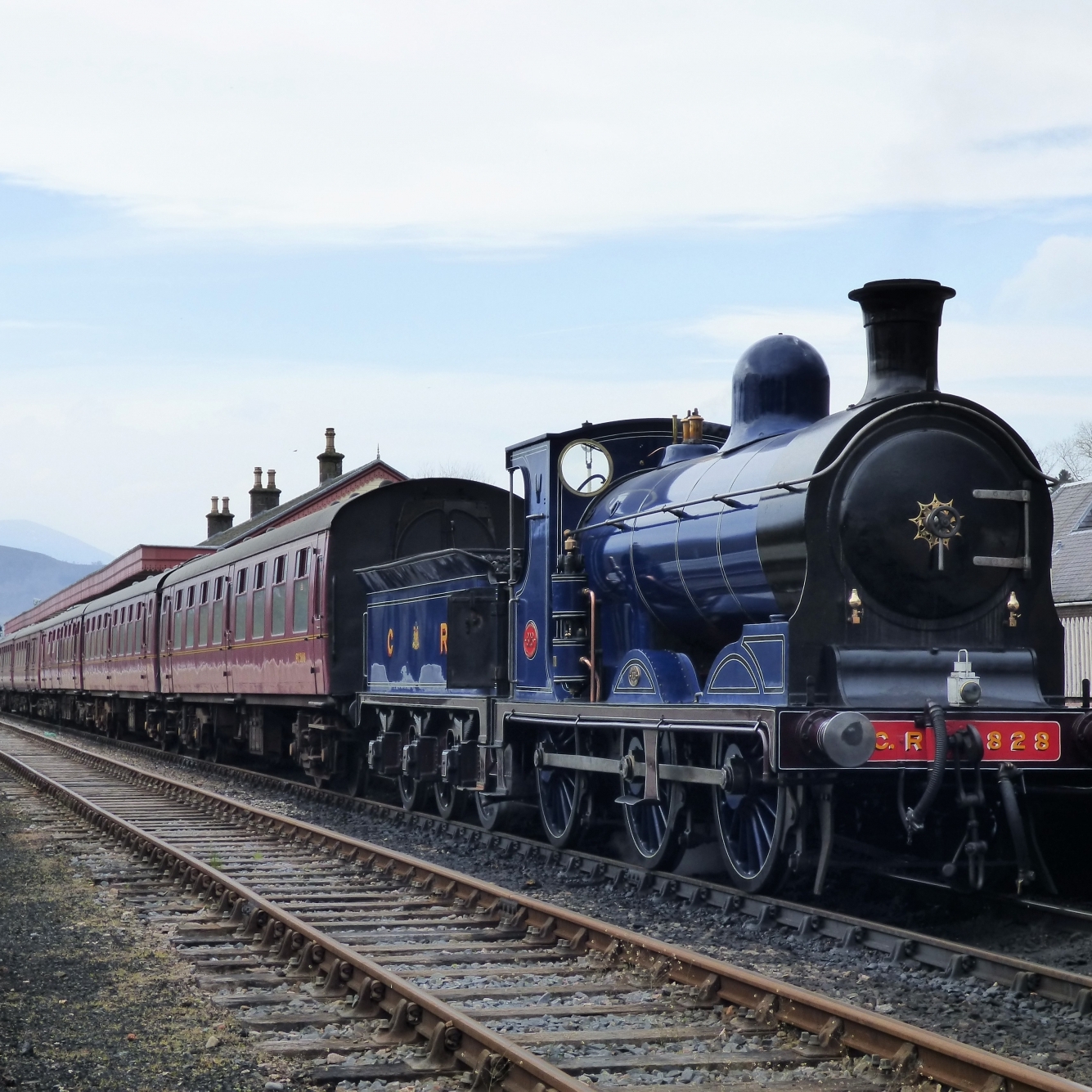 On the Rails: Grades 4-6 - logo